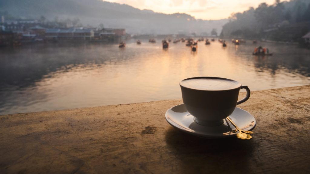 Pénteki friss hírek, forgalom, időjárás – Reggeli pakk