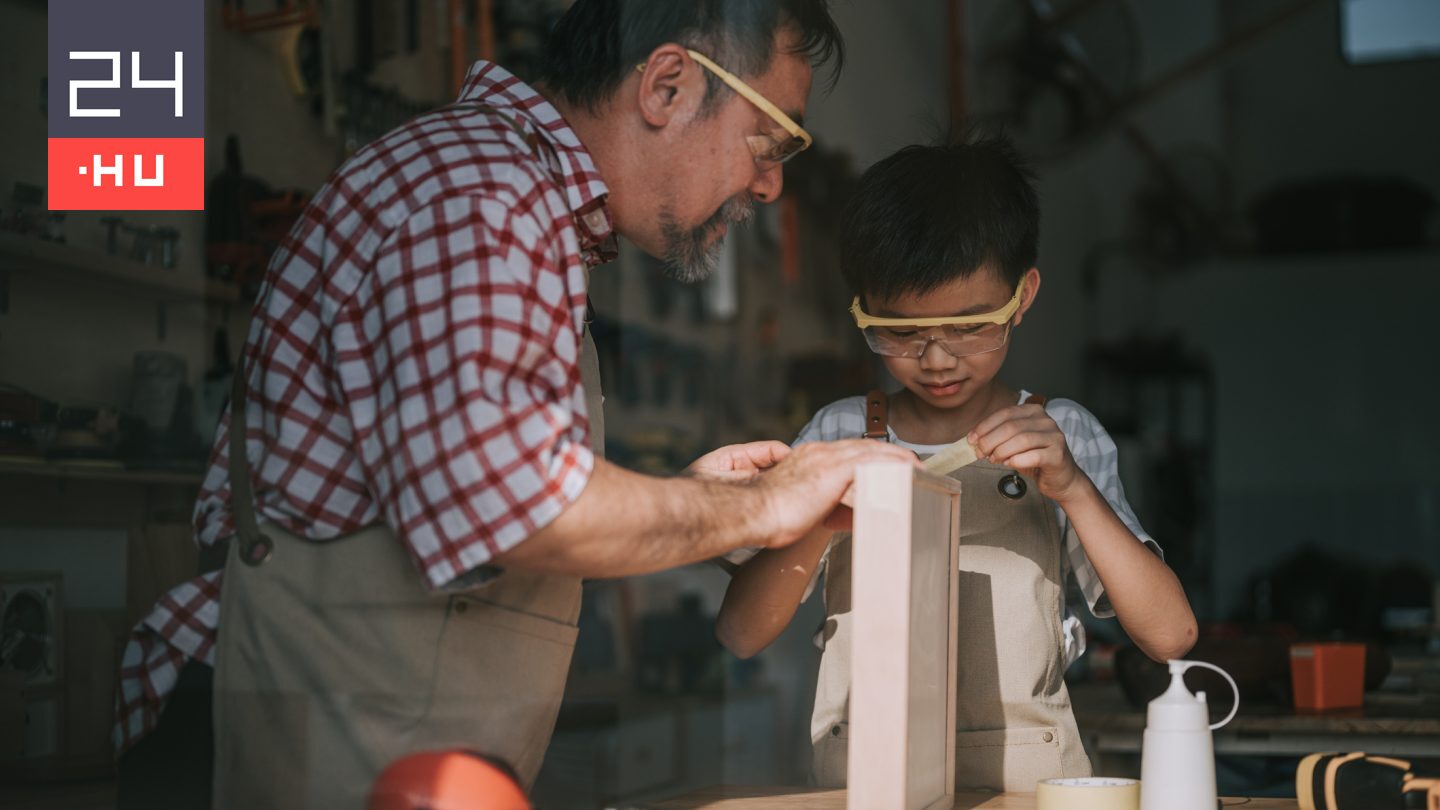 „Másodperces büntetésként” fogdosta az ácsnak tanuló fiúk nemi szervét a „mester”, aki nem hagyta, azt ki akarta rúgni a gyakorlatról