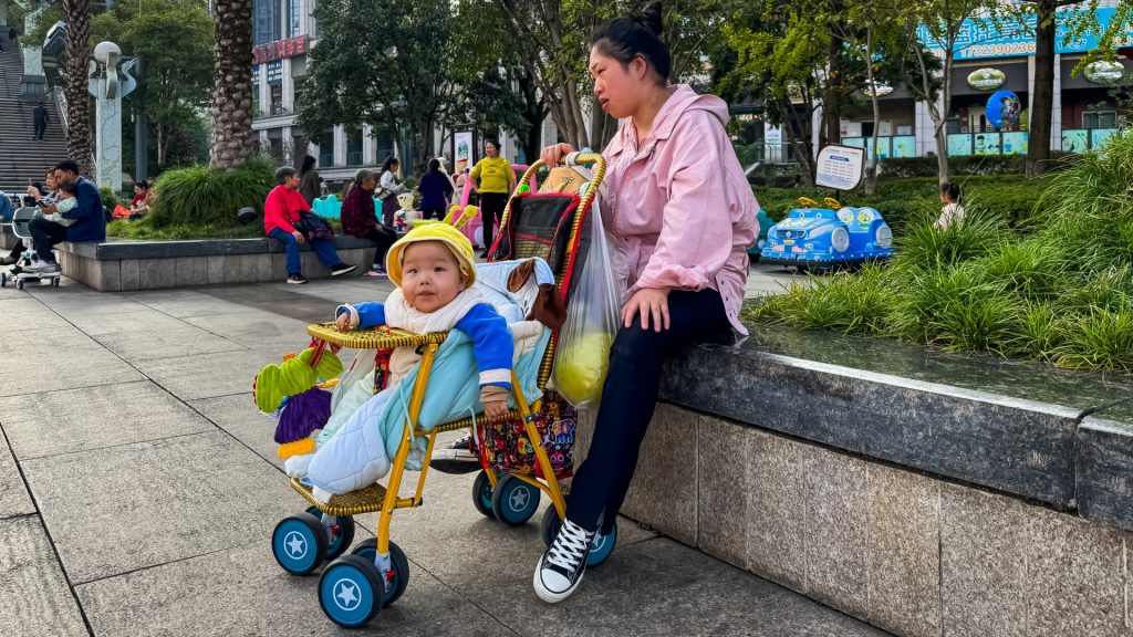 Meglepő húzással reagál Kína a népességszám folyamatos zuhanására