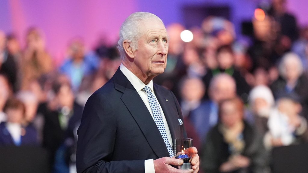 Károly király karácsonyi beszéde: azt tanácsolja, kapcsoljuk ki a mobiljainkat, hogy a lelki megújulásra fókuszáljunk