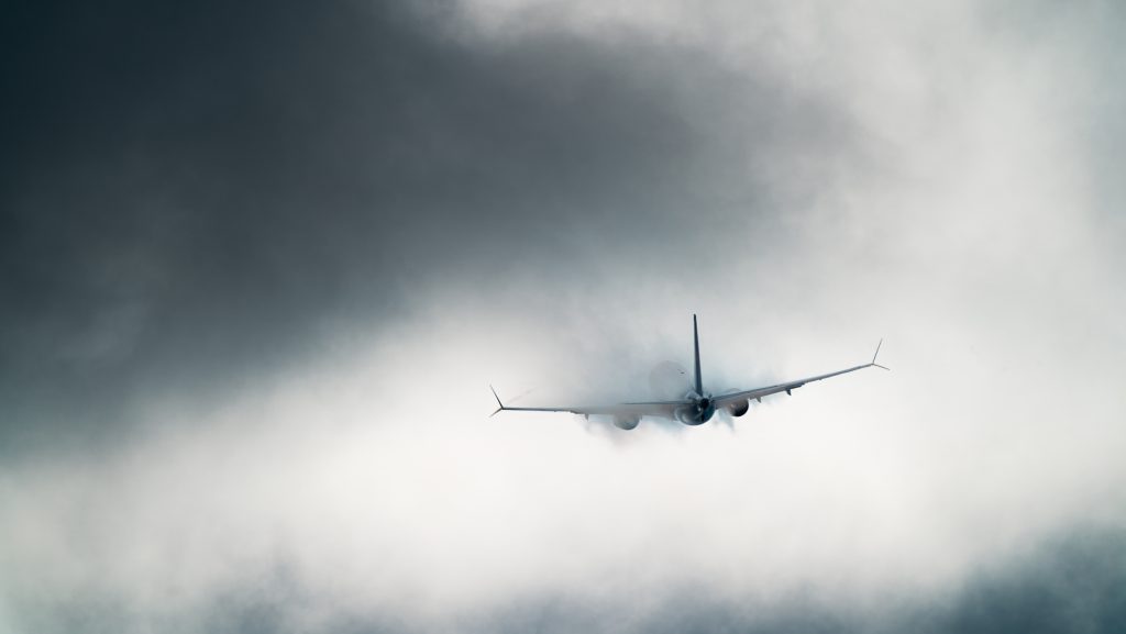 A pilóta megmutatta, hogy néz ki a turbulencia a pilótafülkéből