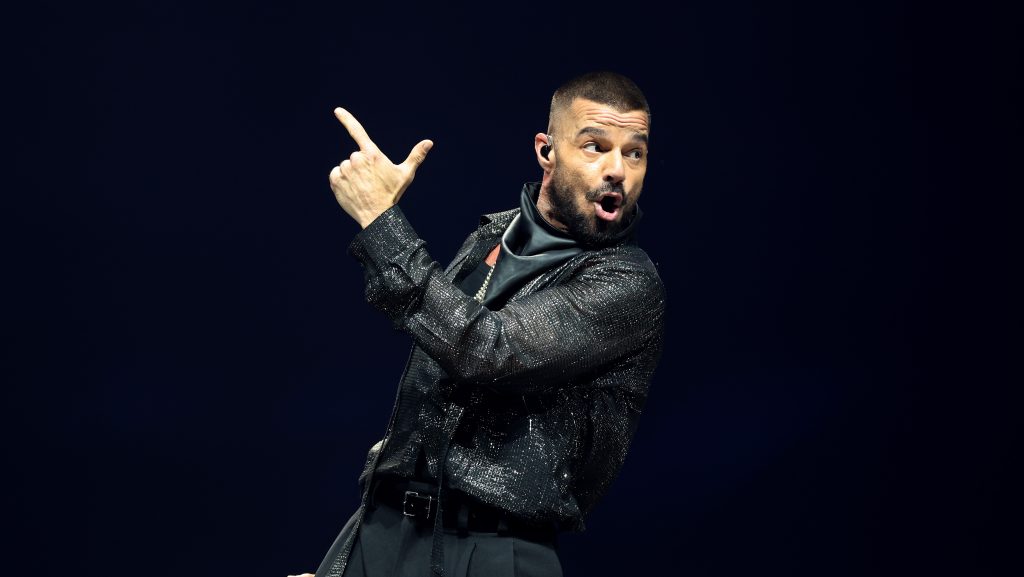 Budapestre jött Ricky Martin, a Vörösmarty téri karácsonyi vásárban is járt