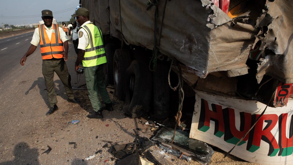 Joshua két közeli barátja, egyben stábtagja halt meg a bokszoló autóbalesetében