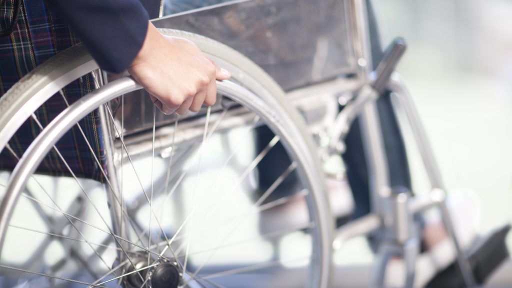 Egy életre lebénult a nő, miután nem viszonozta az exe újévi csókját