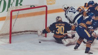 nhl jégkorong clint malarchuk átvágott torok sérülés ptsd öngyilkossági kísérlet