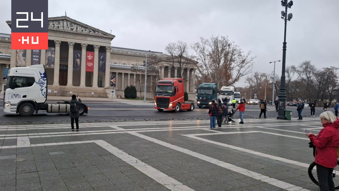 Megérkezett a kamionkonvoj a Hősök terére