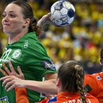 Kristina Jörgensen, a Győr (b), valamint Thale Rushfeldt Deila (k) és Lysa Tchaptchet Defo (j), az Odense játékosai a női kézilabda Bajnokok Ligája döntőjében játszott Győri Audi ETO KC - Odense HB mérkőzésen az MVM Dome-ban