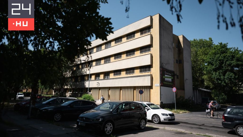 Visszavonják a Szőlő utca korábbi igazgatójának kitüntetését