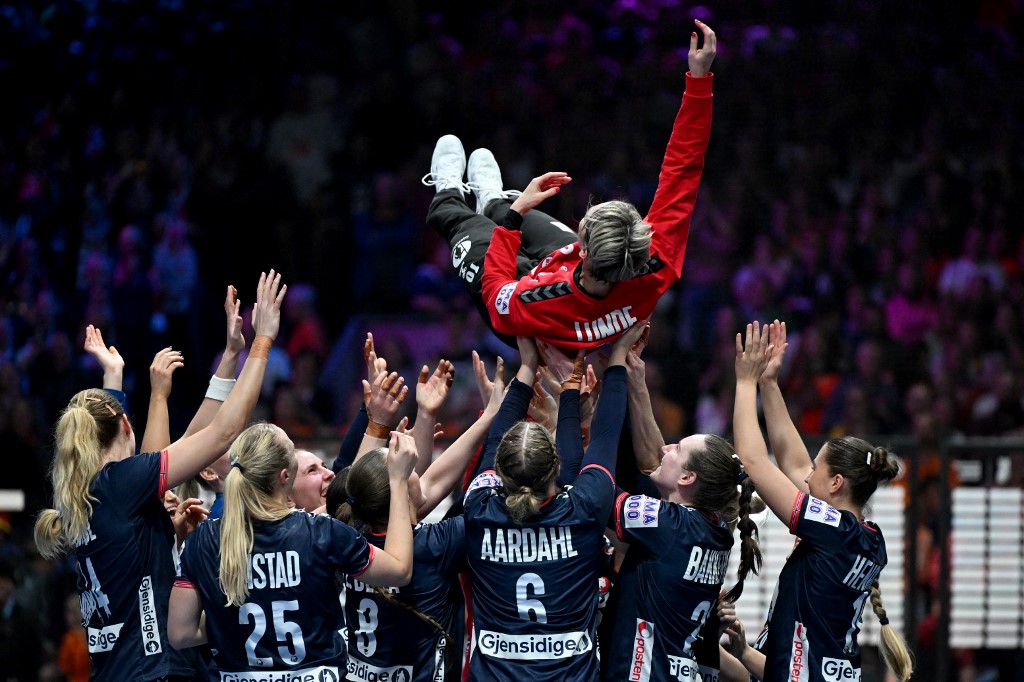 Irgalmatlan mennyiségű hibával is Norvégia nyerte a női kézivébét 1