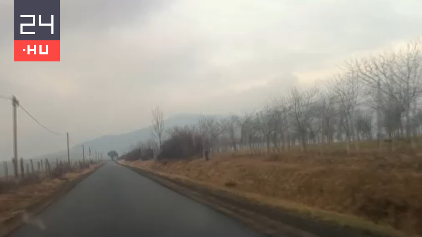 Lázár egy jegyzőkönyv szerint közbenjárt az útfelújításért ott, ahol a fia nevén lévő parasztháza áll