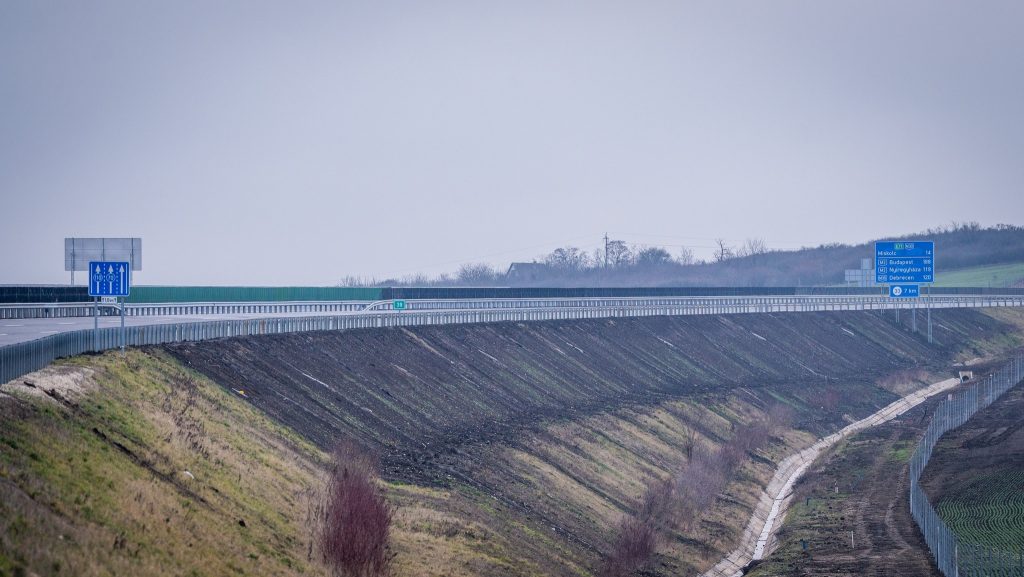 Lázár: a Strabag át…tt bennünket, de mi levertük rajtuk – megnyílik az M30-as autóút