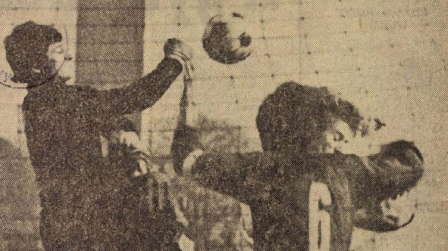 Marha nagy pofonok az MTK-pályán