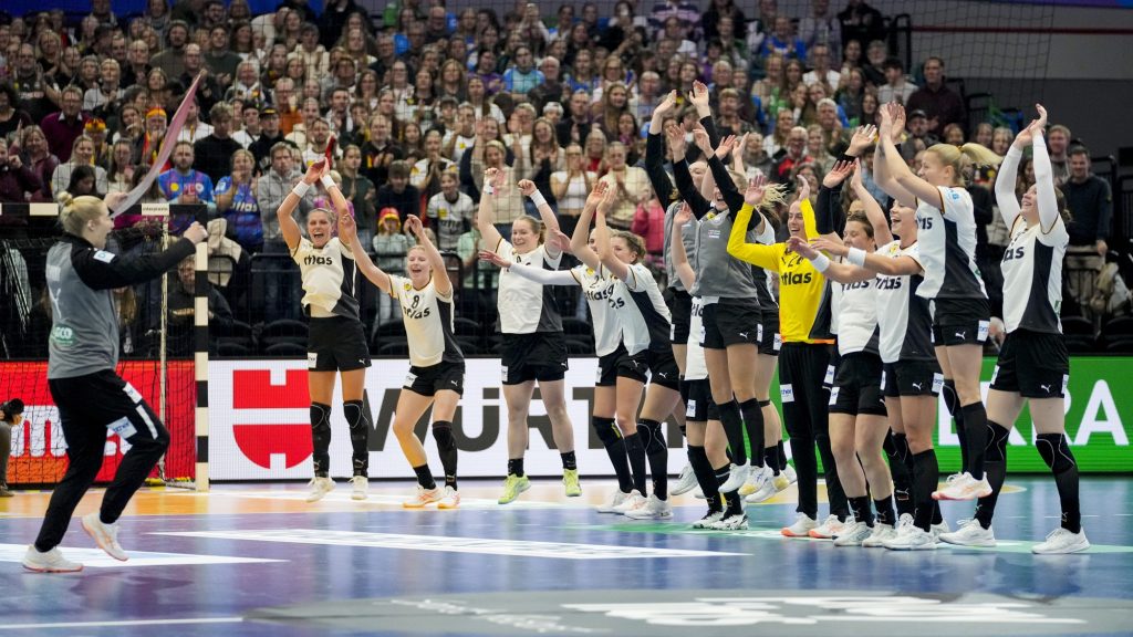 Női kézivébé: egy csapat már bejutott a negyeddöntőbe