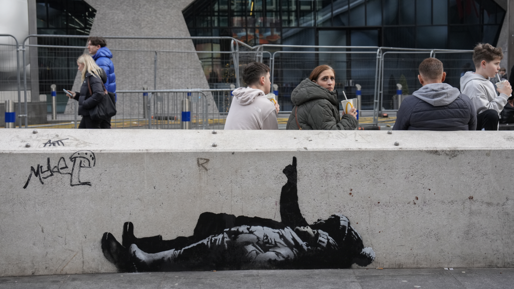A hajléktalan gyerekekre hívja fel a figyelmet Banksy két új festménye