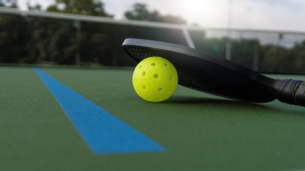 A halálba zuhant a pickleball-játékos, aki a labdát akarta visszavinni