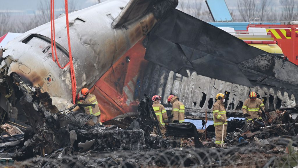 „Miért érezzük ugyanazt a haragot újra és újra?” – elégedetlenek a családok a dél-koreai repülőgép-szerencsétlenség kivizsgálásával