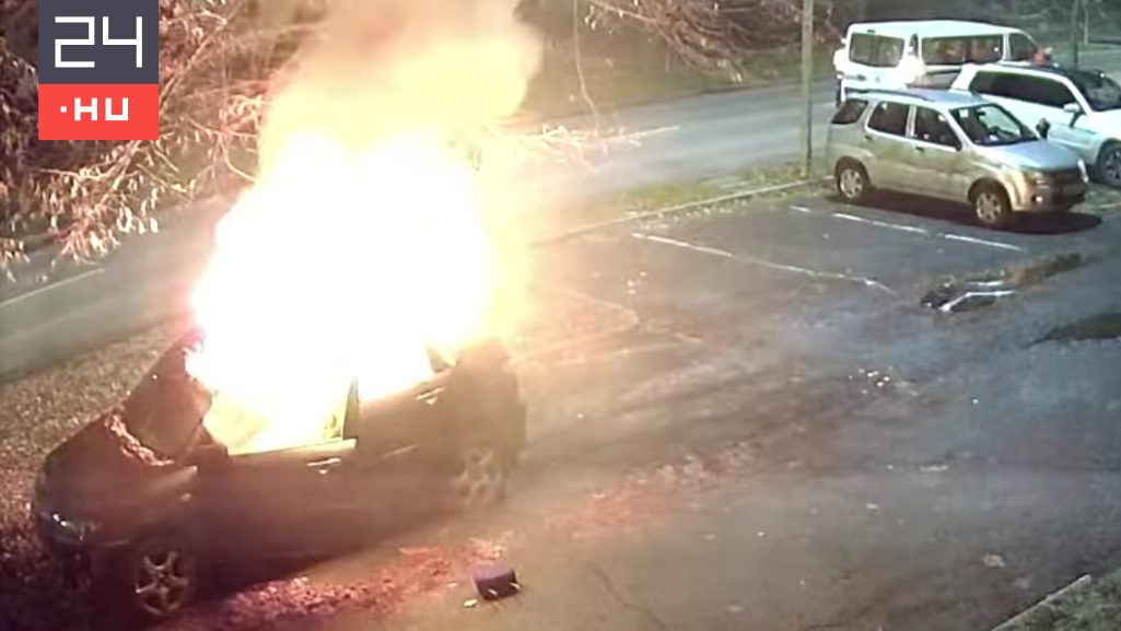 Videón, ahogy felgyújtja a haragosa autóját Renátó