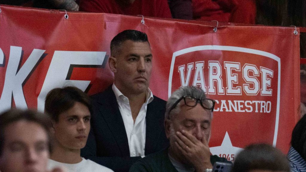 Botrány az olasz kosárlabdában: az öltözőfolyosón, hátulról támadták meg az olimpiai bajnokot