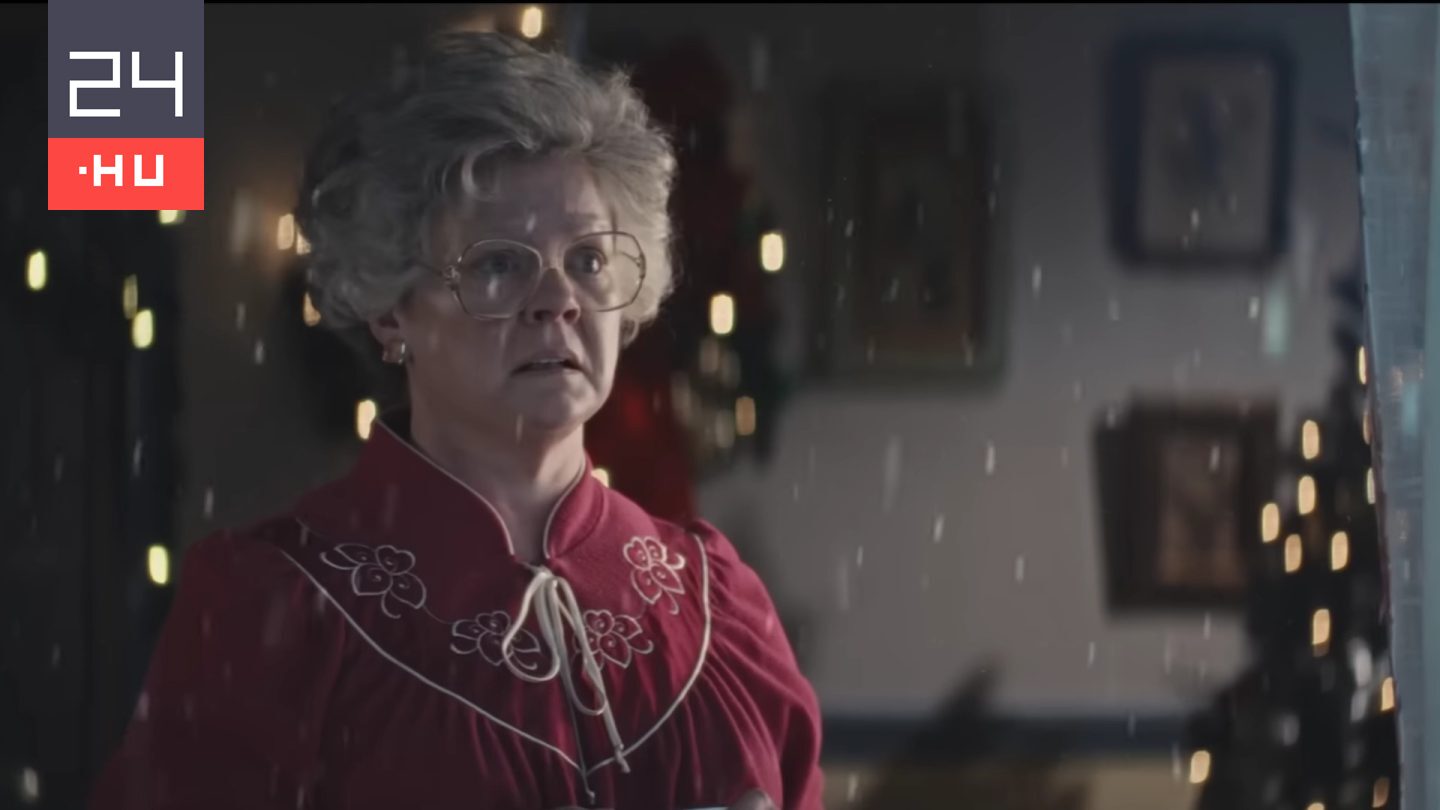 Ennyire tökéletesen még sosem figurázták ki a karácsonyi reklámok giccsparádéját