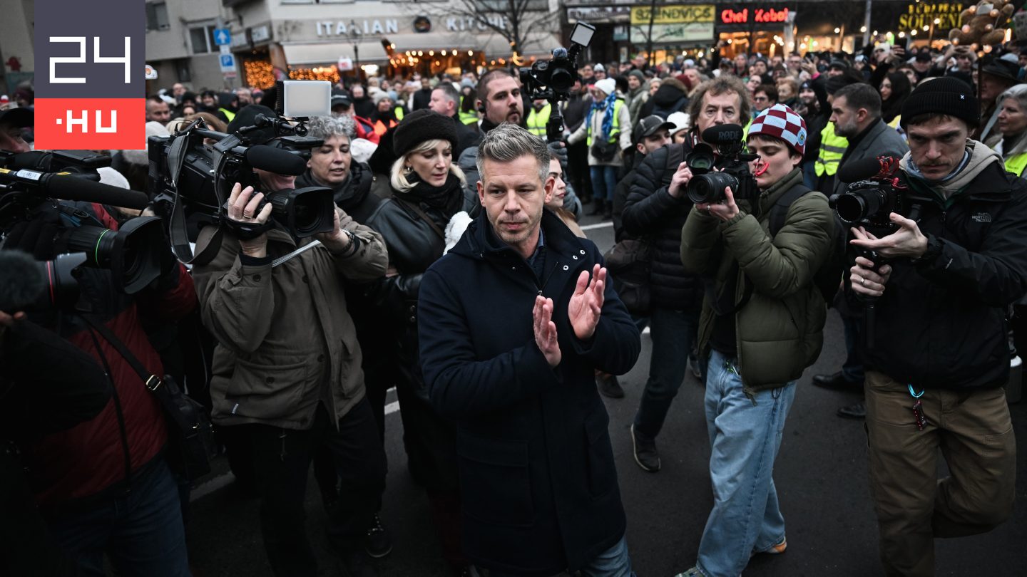 Kicsit máshogy néz ki a tömeg, mint egy átlagos Tisza-tüntetésen