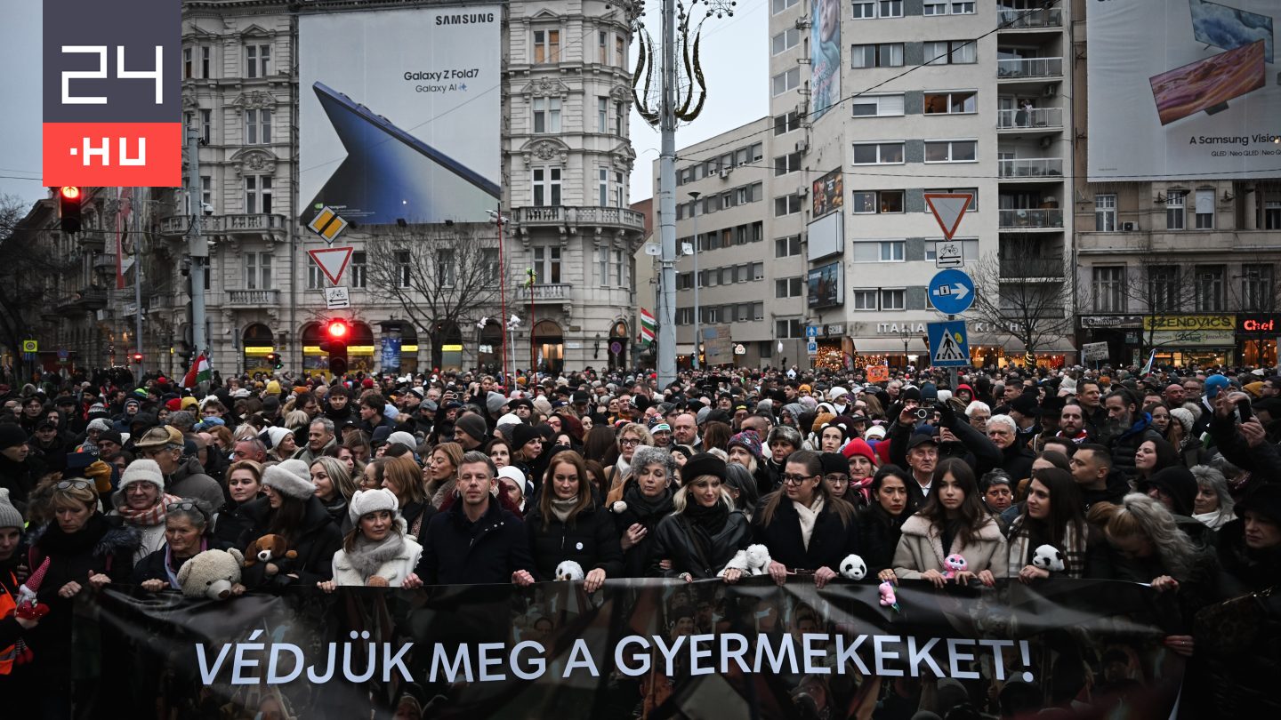 A menet eleje a Lánchídnál, a vége az Erzsébet-téren