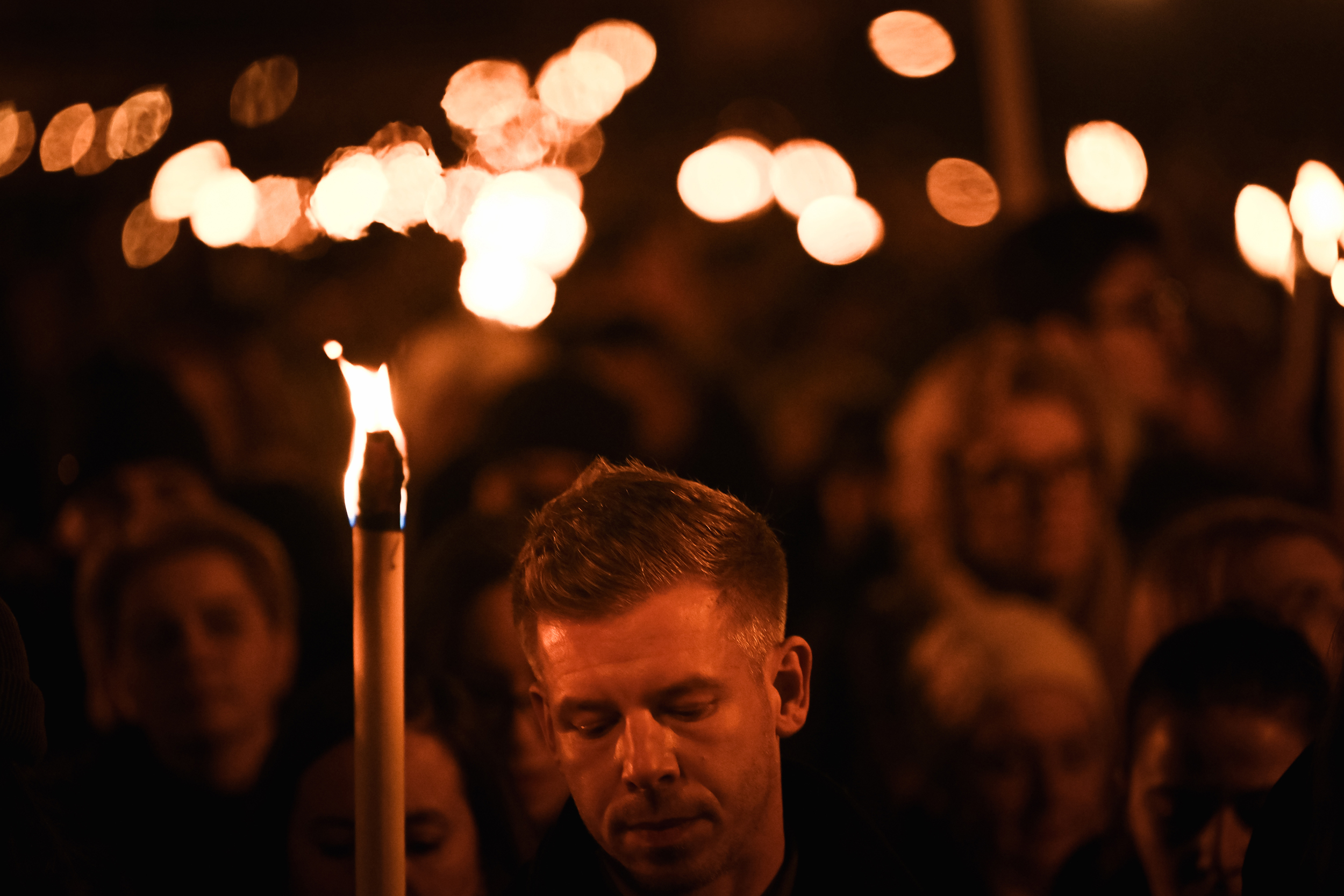 Magyar Péterék mindjárt a Karmelitánál 1