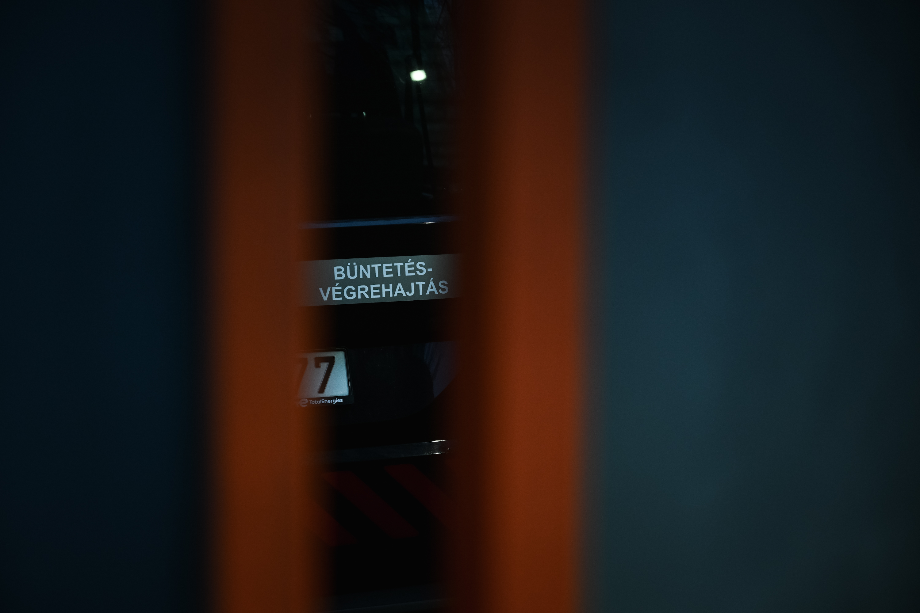 A Szőlő utcai javítóintézetnél tüntettek Puzsér Róberték 1