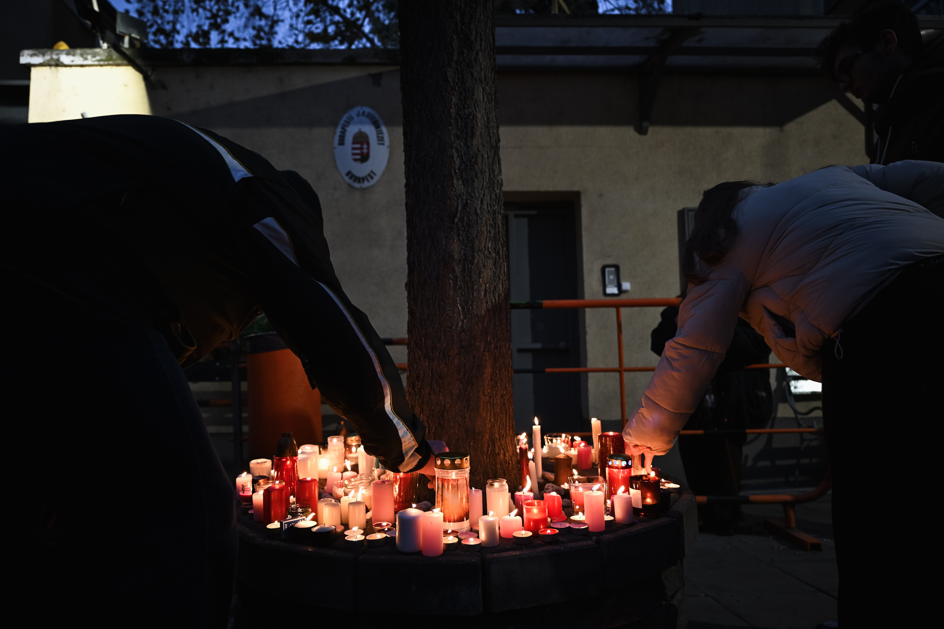 A Szőlő utcai javítóintézetnél tüntettek Puzsér Róberték 1