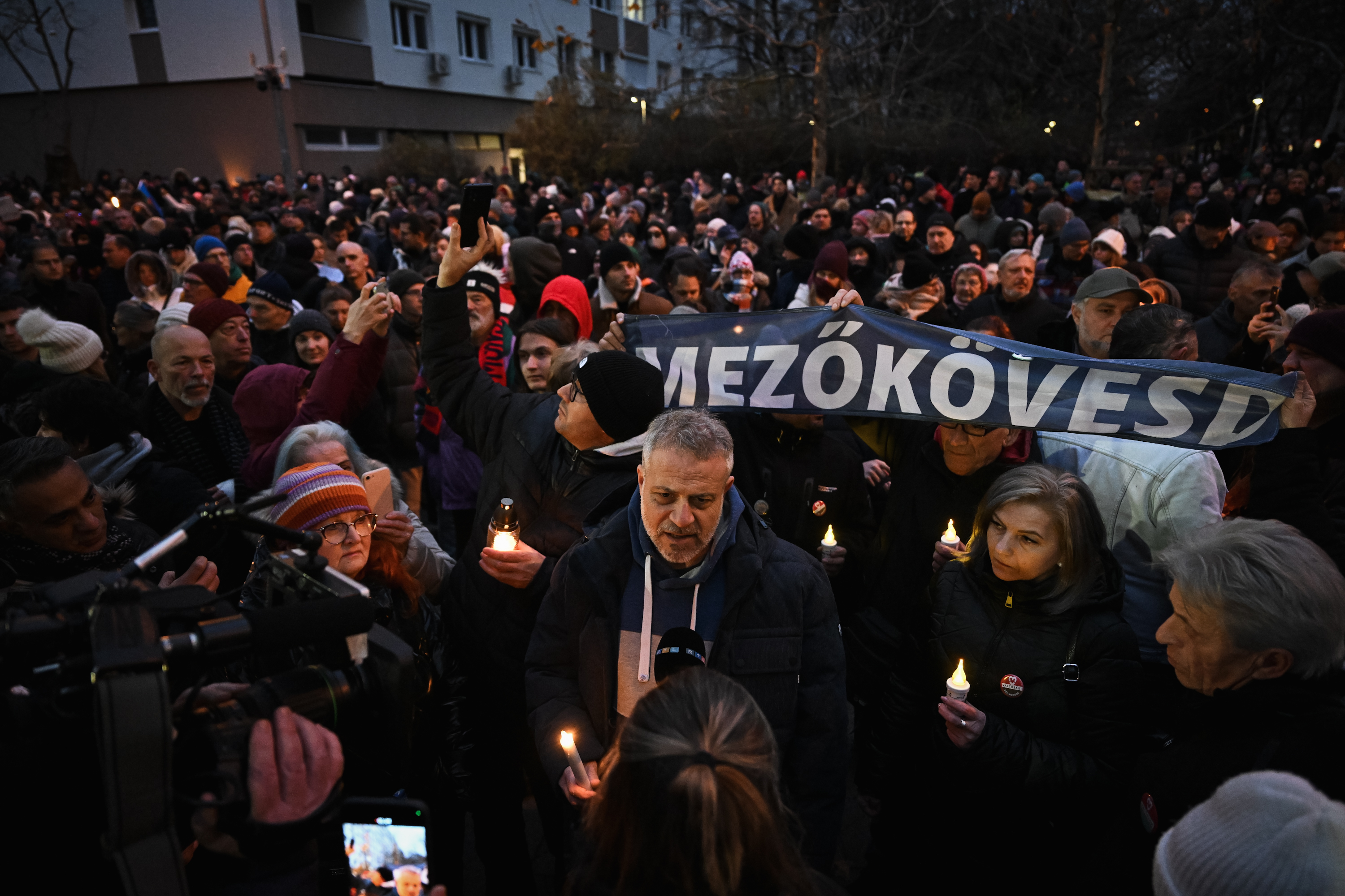 A Szőlő utcai javítóintézetnél tüntettek Puzsér Róberték 1