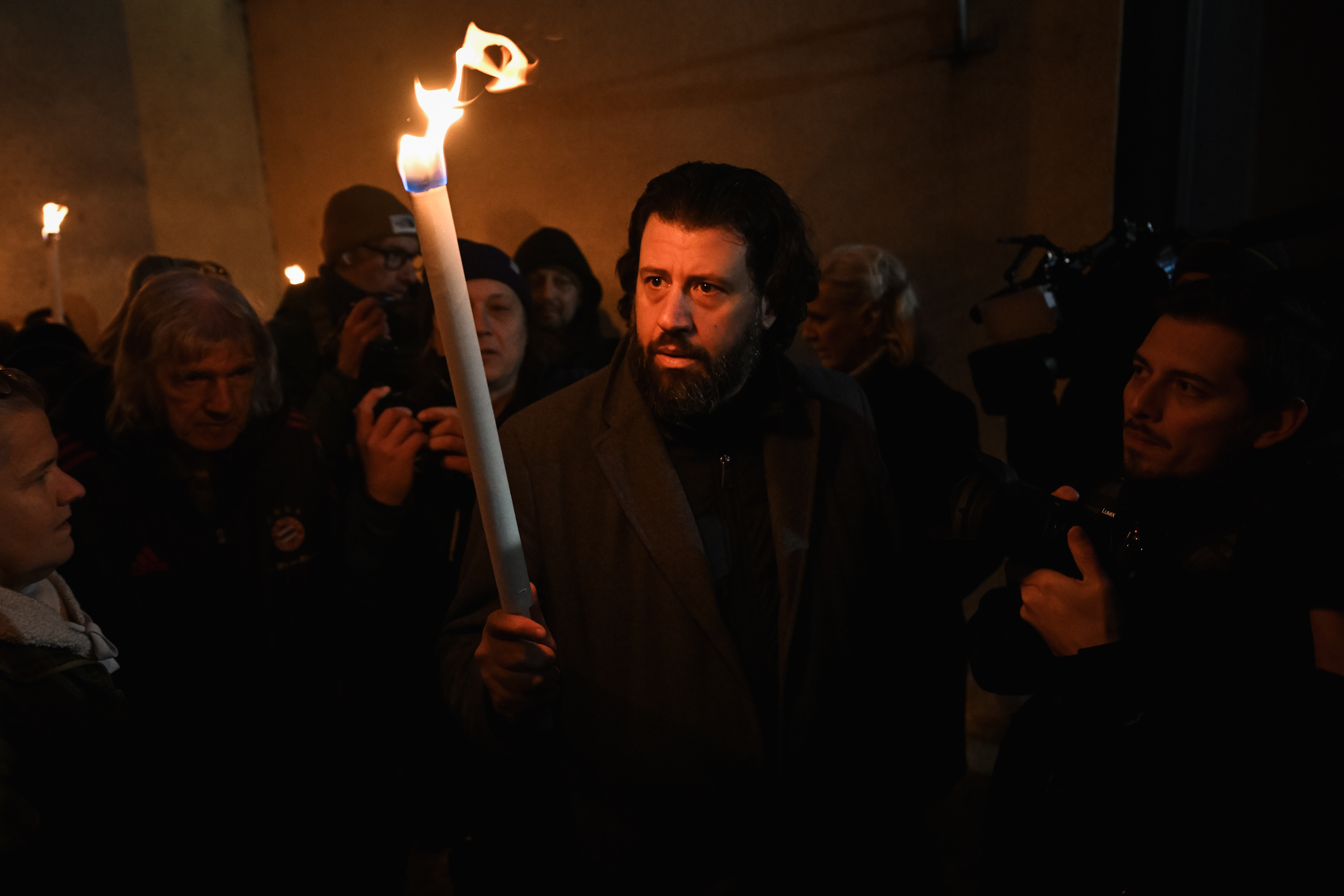 A Szőlő utcai javítóintézetnél tüntettek Puzsér Róberték 1