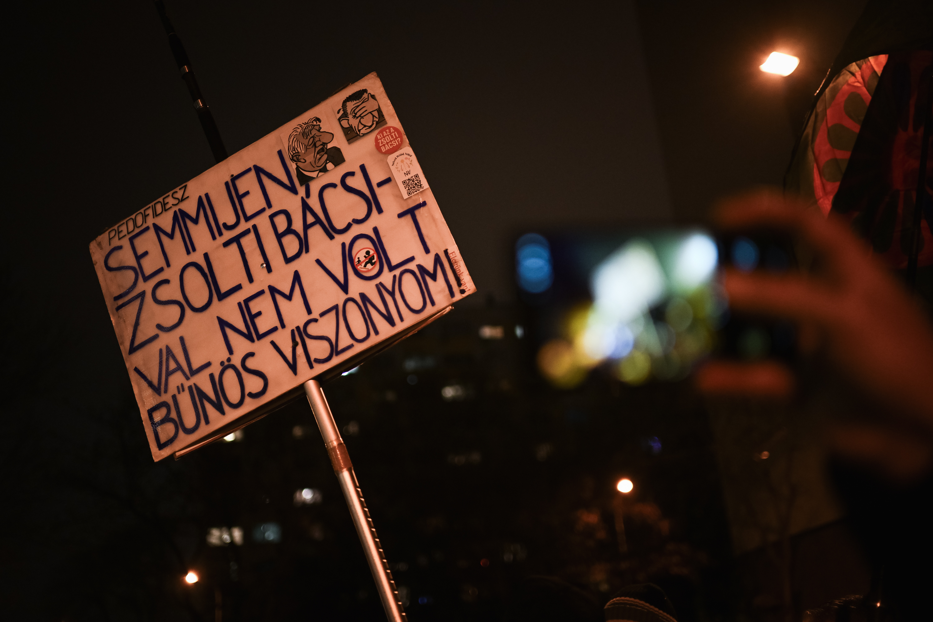 A Szőlő utcai javítóintézetnél tüntettek Puzsér Róberték 1