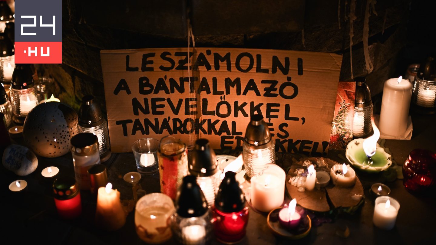 Képeken Puzsérék Szőlő utcai néma tüntetése