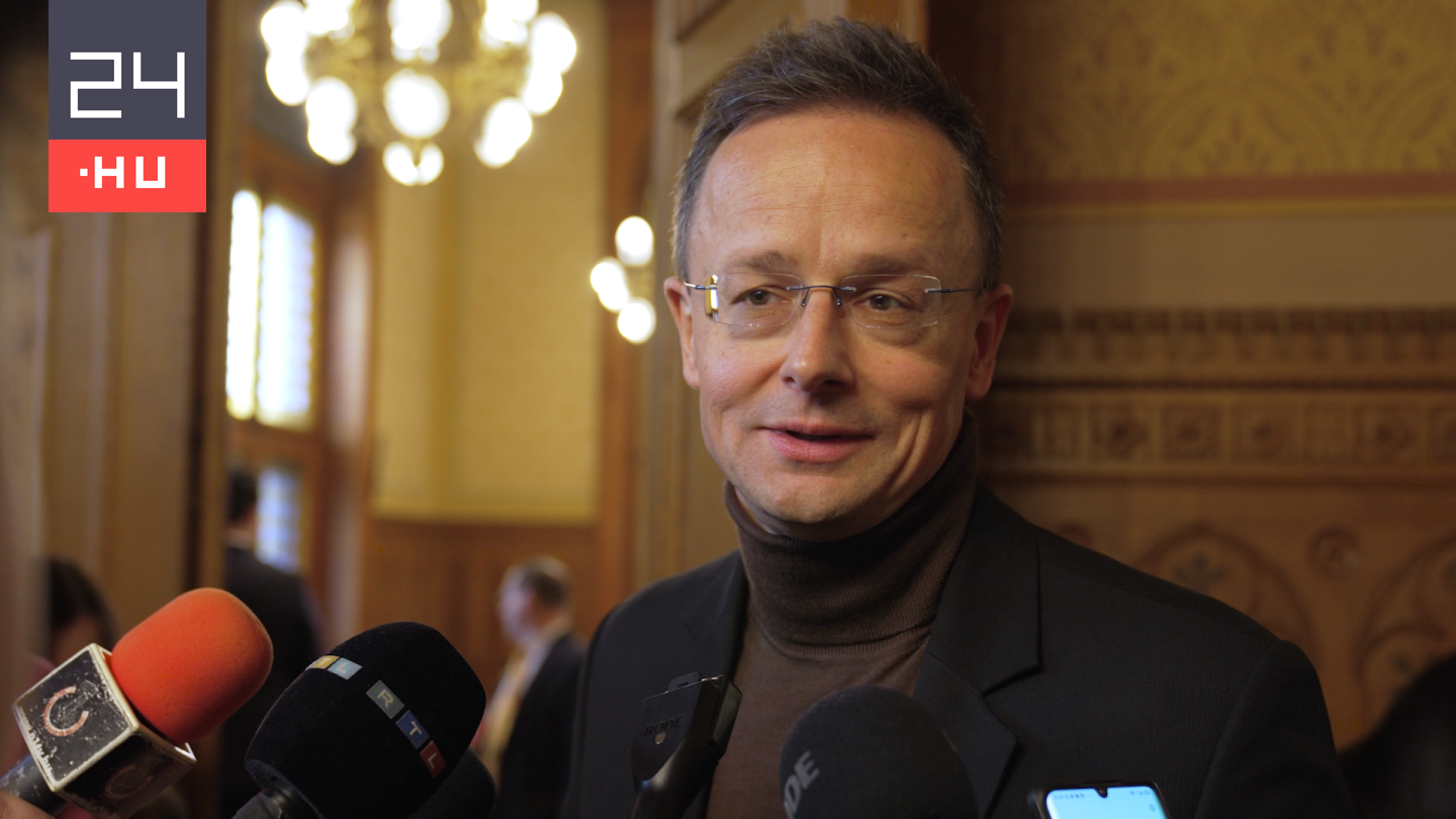 „Nem a Rigó utcában dolgozom” – Szijjártó Péter a szinkrontolmácsról