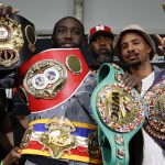Terence Crawford az öveivel látható a vitathatatlan nagyközépsúlyú bajnoki címért vívott mérkőzése után, ahol egyhangú pontozással győzte le Canelo Alvarezt 2025. szeptember 13-án, Las Vegasban, Nevadában.