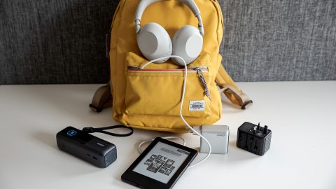 utazós kütyük, power bank, adapter, fejhallgato, ebook olvasó