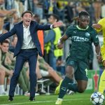 Marcelino Garcia Toral (Villarreal CF) gesztikulál a Villarreal FC és a Manchester City közötti UEFA Bajnokok Ligája-mérkőzésen az Estadio de La Ceramica stadionban.