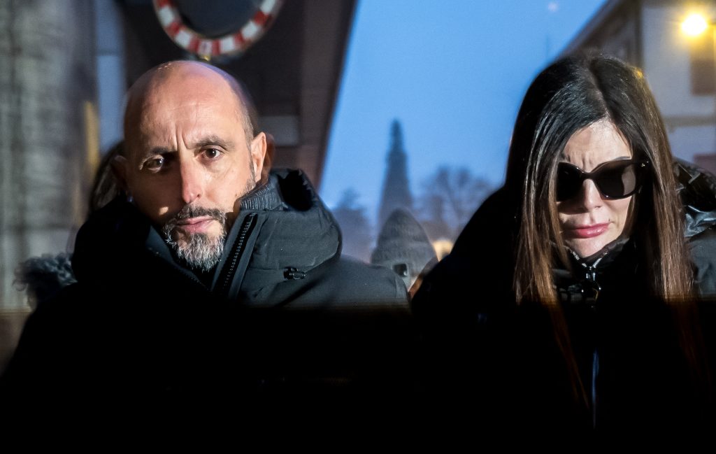 Letartóztatták a svájci bár tulajdonosát, ahol 40 fiatal halt meg a szilveszteri tűzvészben