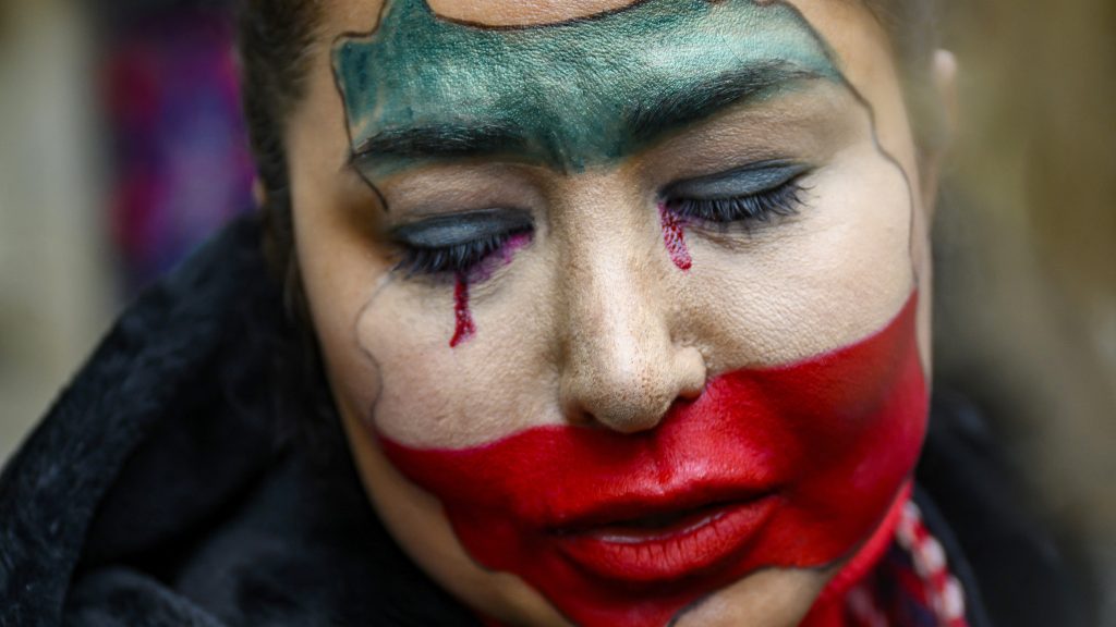 Irán, Golden Globe, Trump a megszerzett békedíjjal a hét képein