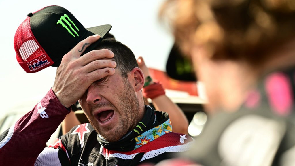 Óriási dráma a Dakaron: az éllovas győzelmébe került, hogy eltévedt az utolsó szakaszon