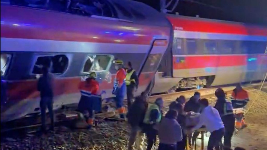 Összeütközött két vonat Spanyolországban, legalább 21 halott