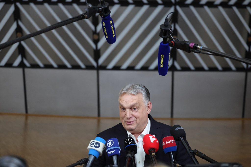 Orbán „atombomba jellegű mellbe rúgást” kapott Brüsszelben 1