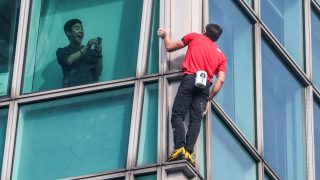 Alex Honnold a Tajpej 101 megmászása közben