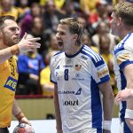Albin Lagergren (balra), Bjarki Mar Elisson (középen) és Haukur Thrastarson jobbra) a kézilabda Eb-n.