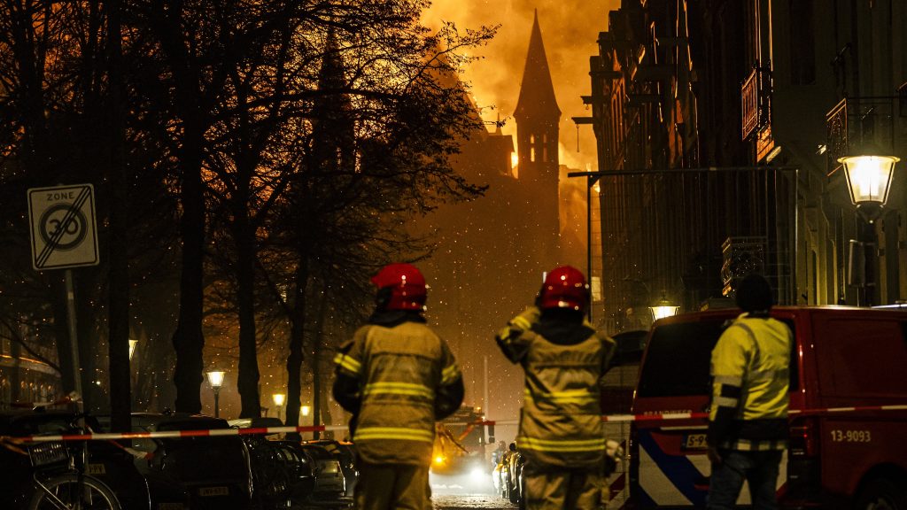 Porig égett egy templom szilveszterkor Amszterdamban