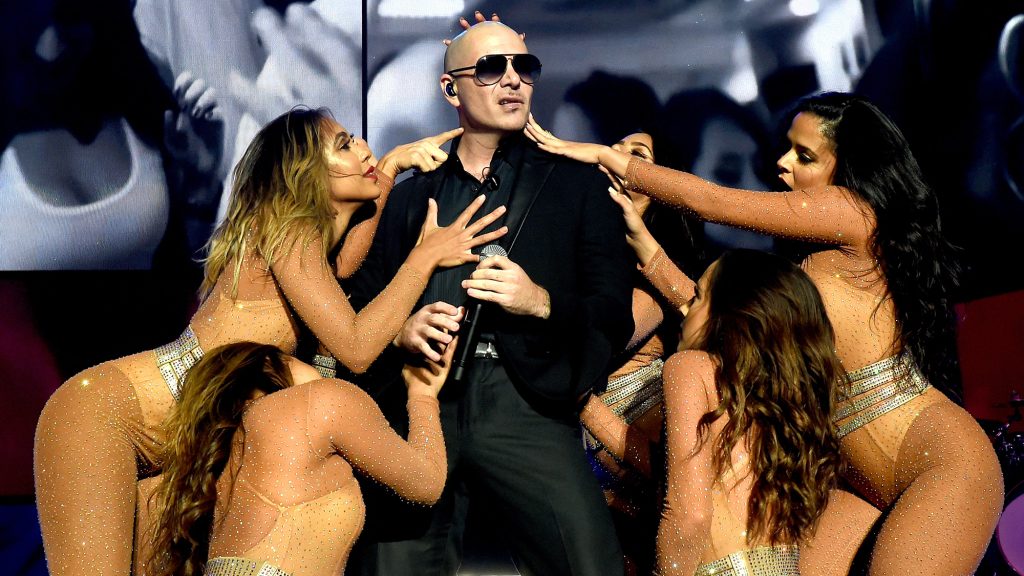 A klubokat meghódító Mr. Worldwide, akiért nők ezrei húznak kopasz sapkát – 45 éves lett Pitbull