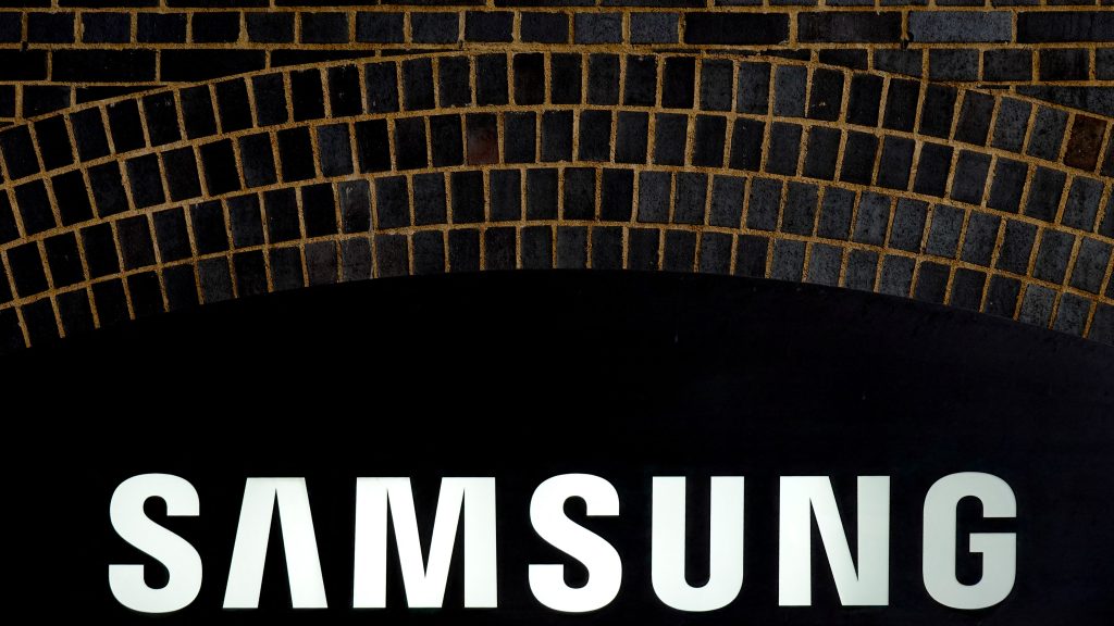 Halálos balesetben volt érintett a Samsung dolgozóit szállító busz: az alkalmazottakat a mentő kiérkezése előtt bevitték a gyárba