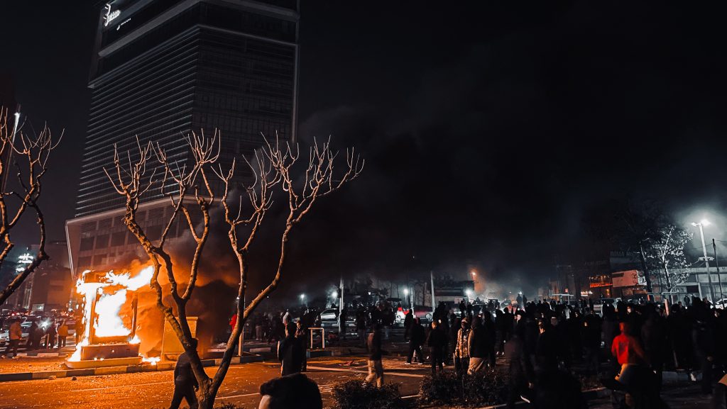 Hatezer fölött járhat a tüntetések halálos áldozatainak száma Iránban