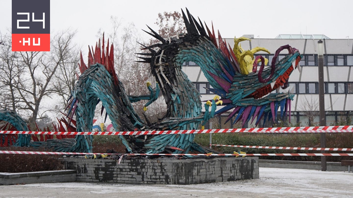 Megsérült Szőke Gábor Miklós kazincbarcikai fasárkánya, egy tűzijáték gyújthatta fel