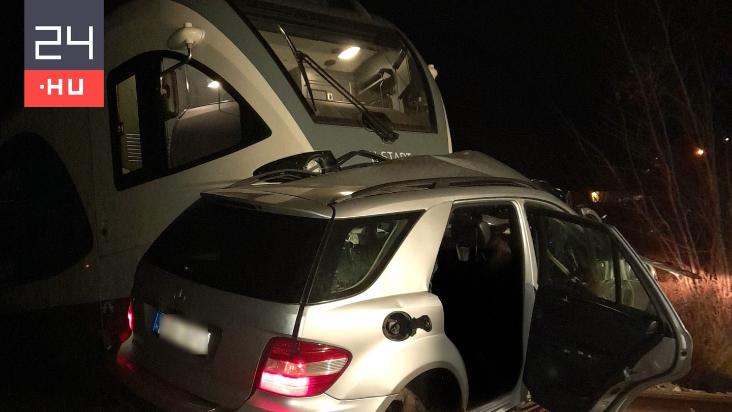 Személyautó hajtott a sátoraljaújhelyi vonat elé: négy halott, köztük egy 10 éves gyermek