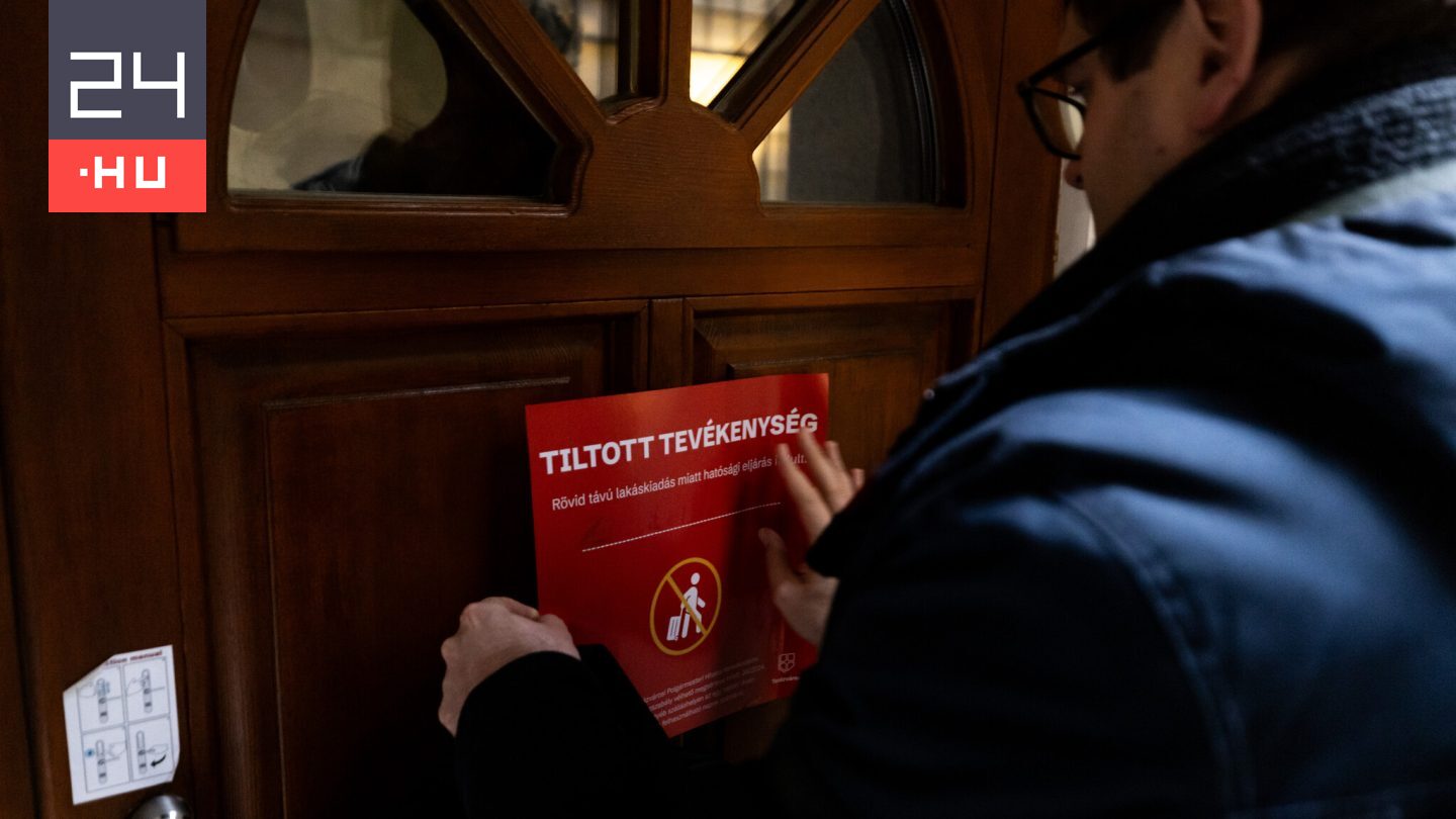 „Tiltott tevékenység” – matricázza Terézváros az illegális Airbnb-ket